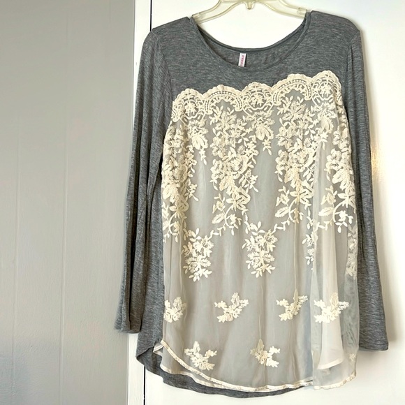 Xhilaration long sleeve oversized top for women with sheer/lace front. Sz M - Picture 1 of 5